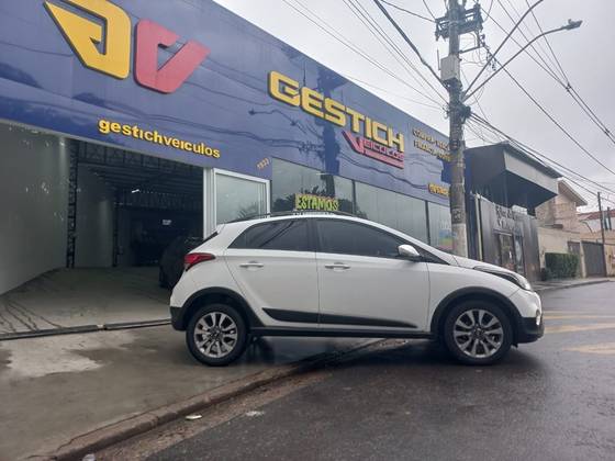 HYUNDAI HB20X 1.6 16V STYLE FLEX 4P MANUAL HYUNDAI HB20X 1.6 16V STYLE FLEX 4P MANUAL